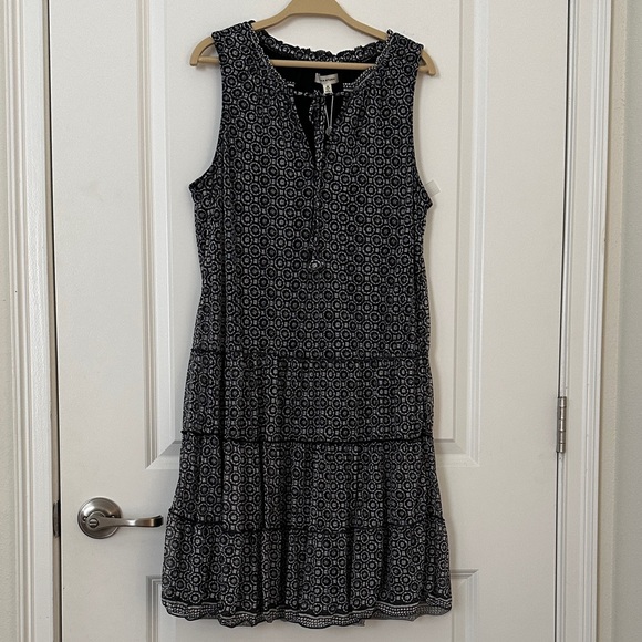 Max Studio Dresses & Skirts - Max Studio Sleeveless Black & White Printed Tiered Dress